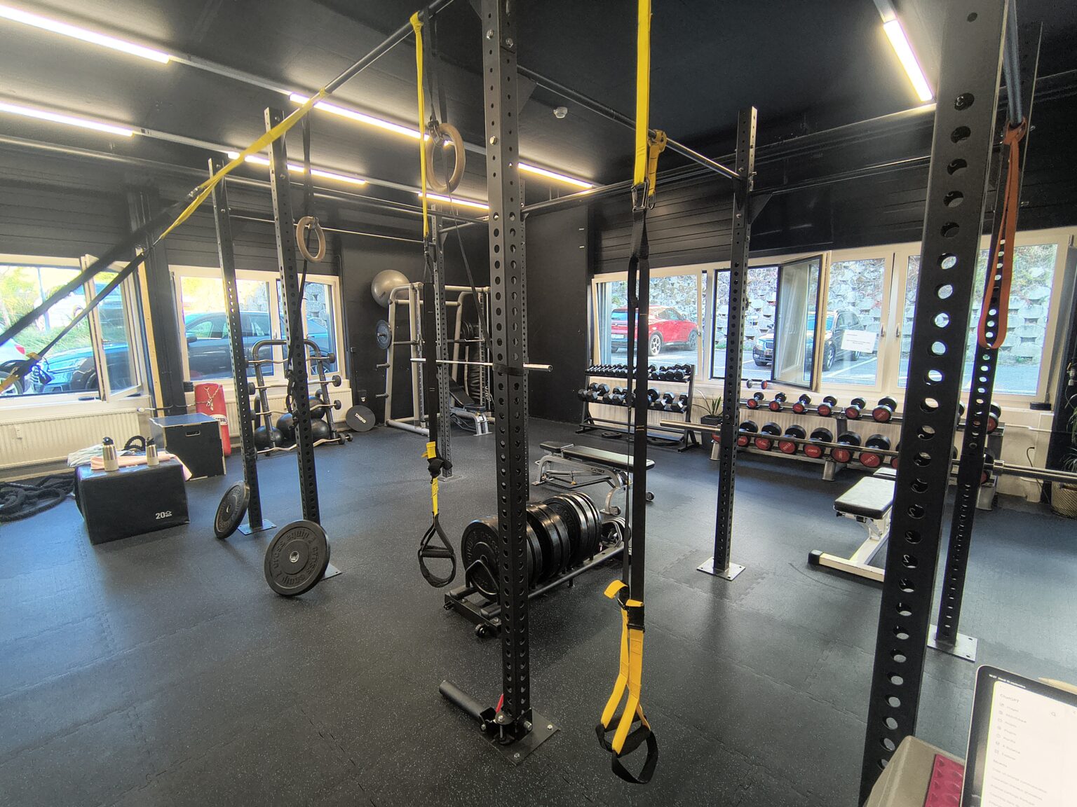 L’espace d’entraînement fonctionnel et les sangles TRX de Quality Gym